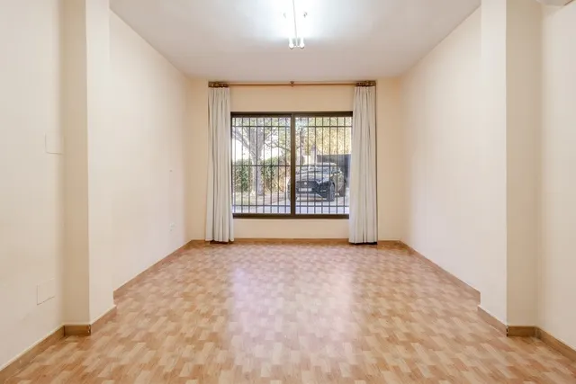 chalet independiente con la mejor parcela en la prestigiosa  urbanización de el serrallo — 28