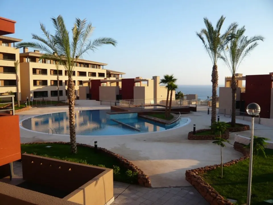 Playa Paraiso. Piso 2 habitaciones con terraza en urbanización de calidad
