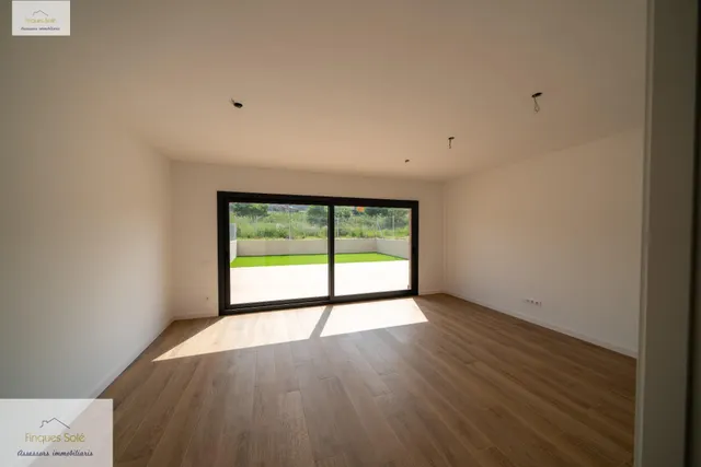 Fantàstica casa adossada en venda al poble de Santa Agnès de - foto 2