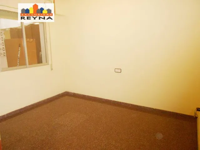 VIVIENDA ENTRESUELO CON CUATRO DORMITORIOS — 24