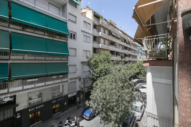 ✨ EXCLUSIVO PISO DE 253 m2 EN GRANADA CENTRO – 2.800 €/MES DE RENTABILIDAD — 17