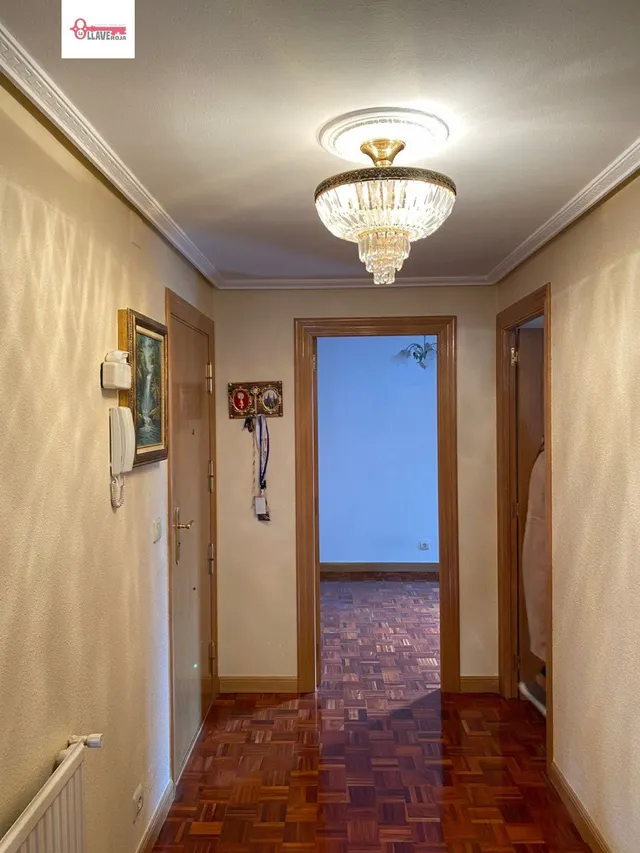 En Burgos C/ Alfareros. Se alquila precioso piso de cuatro habt, baño, aseo, garaje. — 26