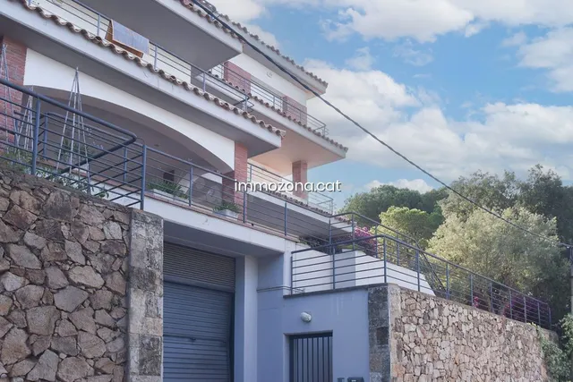 CASA OCUPADA DE 320 M2, EN UNA SUPERFÍCIE DE PARCELA 959, 4  - foto 2