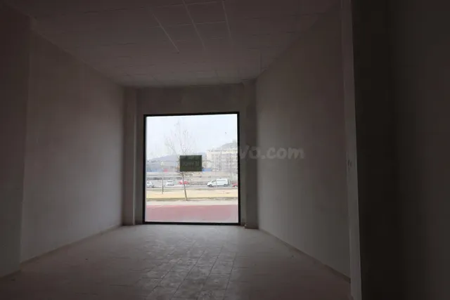 EXCLUSIVO LOCAL EN AVENIDA DE RONDA — 2