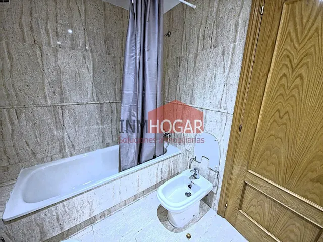 Amplia y luminosa vivienda en patrimonio de la humanidad, frente a carrefour – Ávila — 24