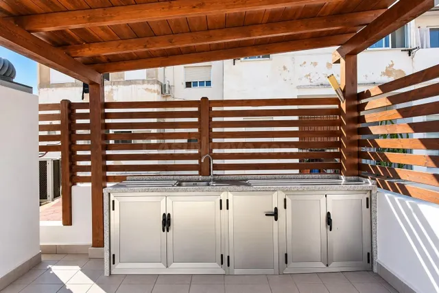 Vivienda en dos alturas con terraza privada y pérgola en Alaquàs — 2