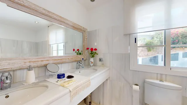 Exclusiva villa en Costa de la Calma: amplitud, elegancia y privacidad — 32