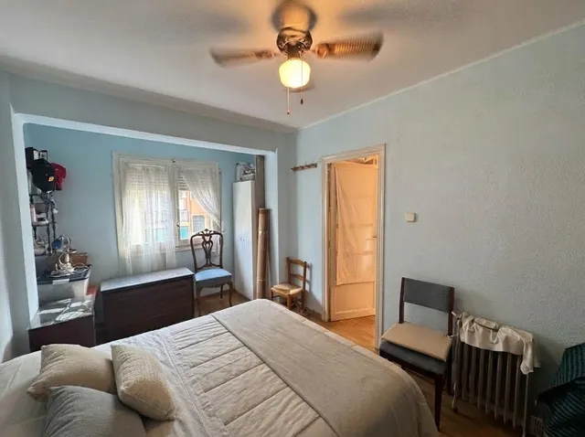 Estupendo piso de 3 habitaciones, con terraza, semi reformado. Zona Marxalenes - General Avilés — 28