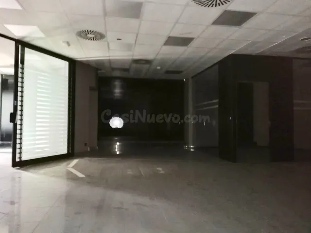 LOCAL COMERCIAL EN VENTA EN RENTABILIDAD EN C/ LOPEZ DE HOYOS 456. — 3