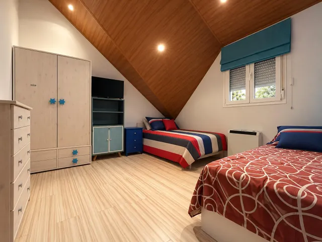 Espectacular  casa unifamiliar con piscina privada, domótica y placas solares — 17