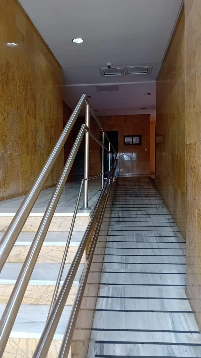Centro San Vicente, calle Torneo, junto al Río. Excelente apartamento amueblado se alquila. Ascensor. — 35