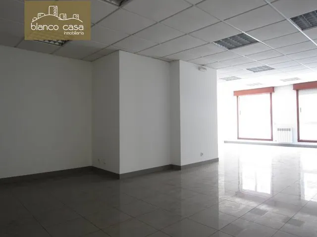Alquiler de local para oficina de 66m2 en calle peatonal y comercial por 385€/mes — 9