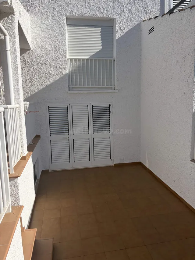 ASMCASAS Alquila bonito adosado en zona Voramar desde Octubr - foto 3