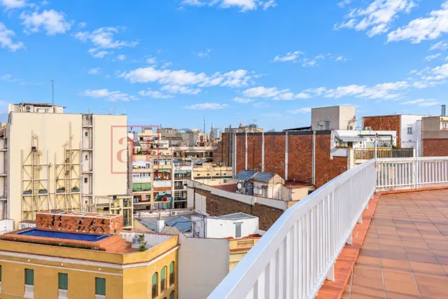 Ático esquinero con terraza de 125m2 y vistas panorámicas a toda Barcelona en sant antoni — 37