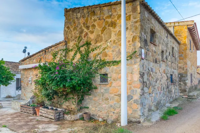 EXCLUSIVA REF 04339 Casa en pedanía de Lliria, núcleo de población a 2,5 km de Casinos. SUELO URBANIZABLE SIN TERRENO — 46