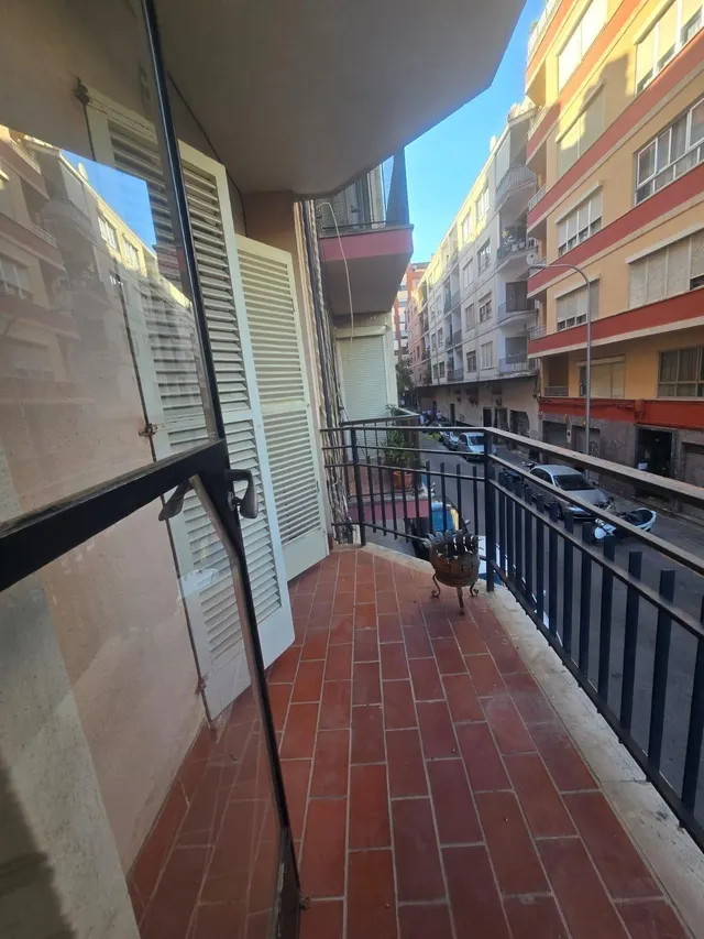 Gran piso todo exterior a  5 minutos del centro. — 19