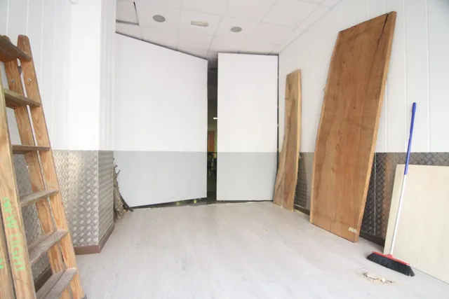 Local comercial de 92 m2 diáfano con vado permanente — 3