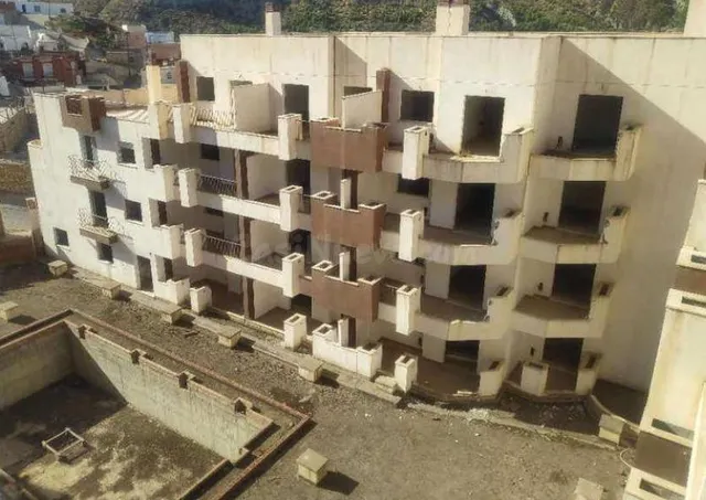 Edificio de Obra parada (WIP) 71 Apartamentos + Local + 56 T - foto 3