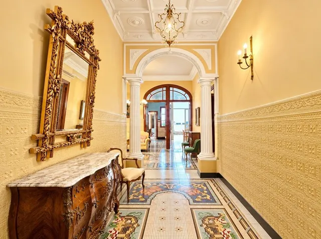 Casa señorial en el casco histórico de Carlet | 360 m2 y 3 plantas — 2