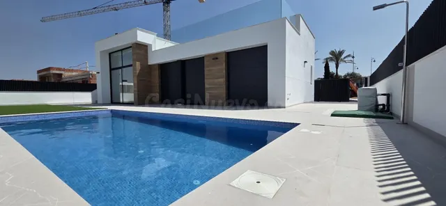 Villa en una sola planta con 3 dormitorios y piscina privada - foto 2