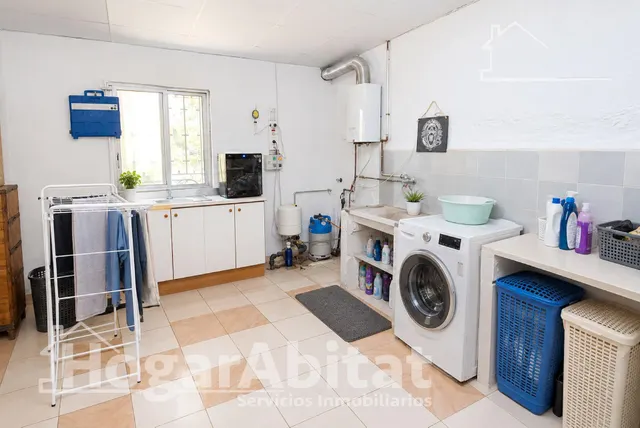 ¡chalet con piscina, zona de aparcamiento, placas solares y gran parcela! — 41