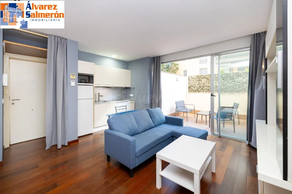 Apartamento tipo loft con garaje incluido y piscina en zona Parque Lagos