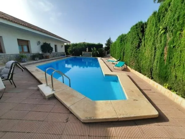 Magnifico chalet cercano al casco urbano — 3