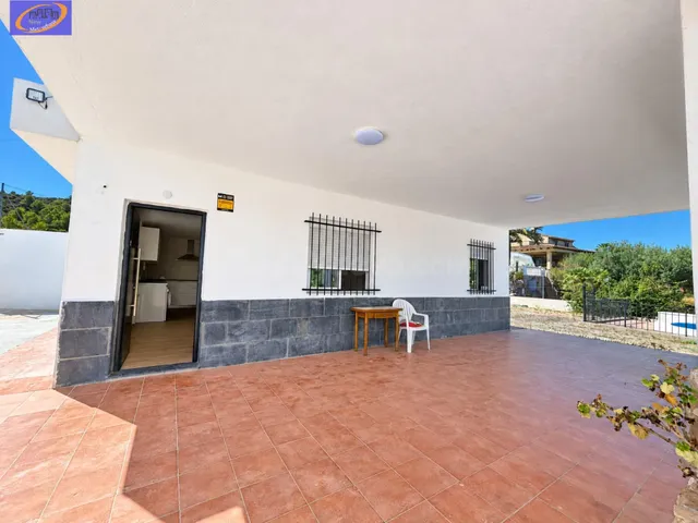 Chalet con reforma a estrenar y con balsa en Riba Roja del T - foto 3