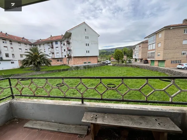 TERRENO URBANO CON VIVIENDA EN SELAYA - foto 2