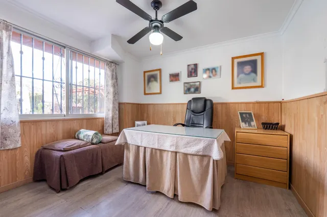 CHALET CON PISCINA Y JARDÍN A SOLO 10 MINUTOS DE GRANADA — 34