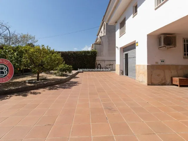 Chalet 5 habitaciones 238m² en venta - Carretera Igualada — 28