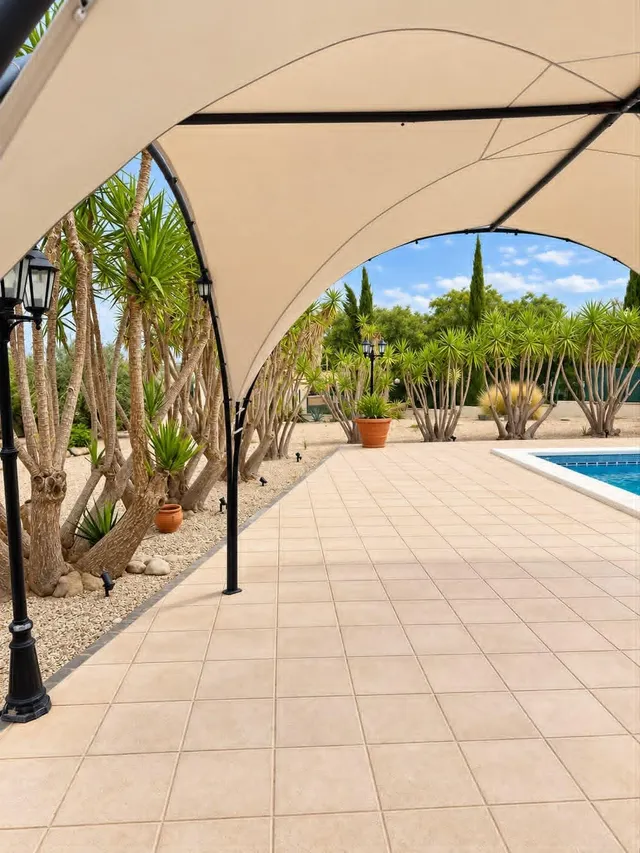Chalet con piscina privada y parcela — 33