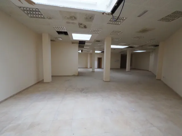SE VENDE LOCAL COMERCIAL EN MANRESA, ZONA PASSEIG PERE III — 4