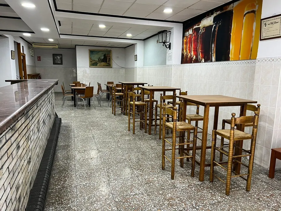 SECTOR 5 , SE VENDE LOCAL ACTUALMENTE MONTADO DE CAFETERIA