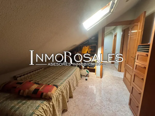 CASA BAJA CON PATIO - 1 MIN TREN VDE BAJO — 16