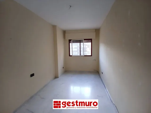Piso alquiler alameda de san antón sin muebles con plaza de garaje y agua incluida!! — 8