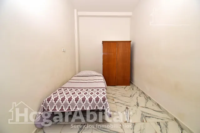 Amplitud y luz mediterránea en este piso totalmente reformado con terraza en Oliva — 21