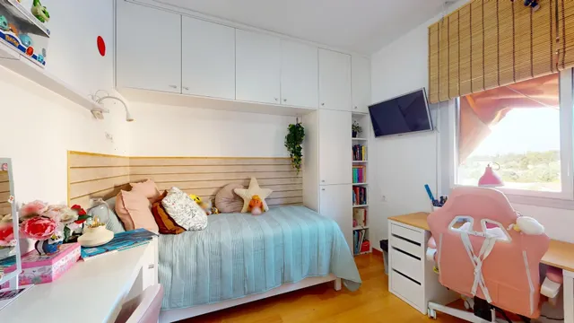 PISO DE RECIENTE CONSTRUCCIÓN CON AMPLIA TERRAZA, PISCINA, GARAJE Y TRASTERO — 9