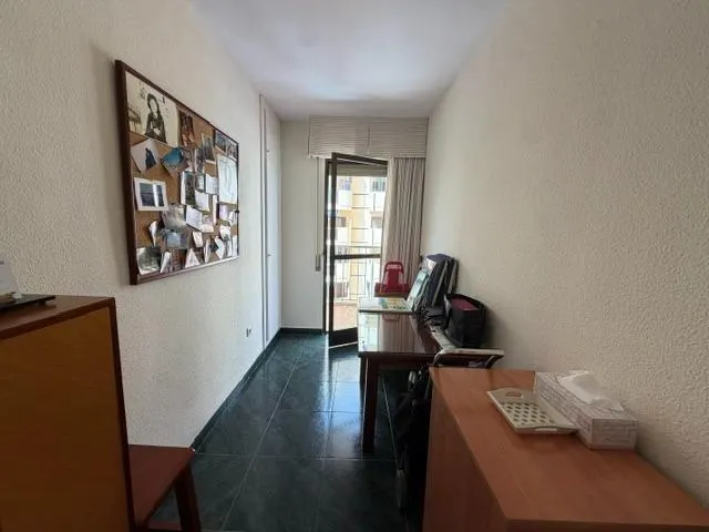 PISO CENTRICO EN FUENGIROLA CON VISTAS LATERALES AL PUERTO JUNTO A LA PLAYA. PERFECTO ESTADO — 16