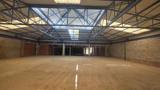 AMPLIO LOCAL COMERCIAL EN EL LLOMBO - foto 2