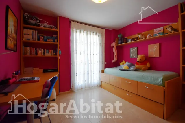 ADOSADO CON 3 TERRAZAS, BALCÓN, PISCINA Y GARAJE — 35