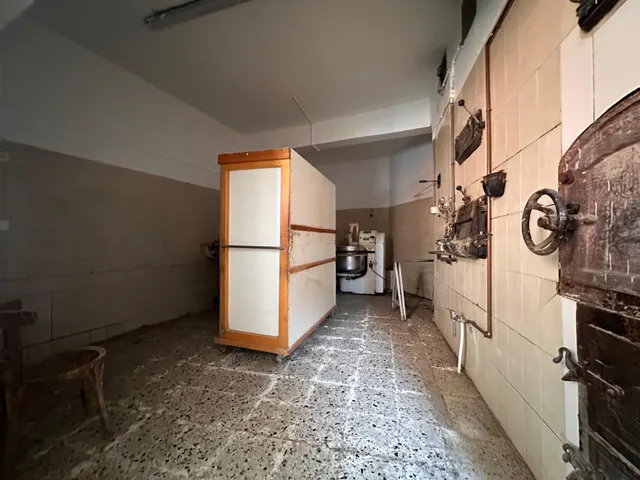 CASA PARA REFORMAR CON TERRENO PRÓXIMO - SAN LORENZO — 19