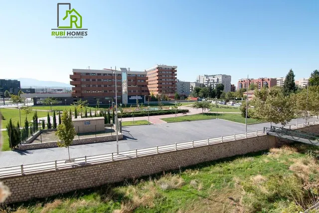 Magnifica vivienda con garaje en vergeles, junto a palacio de deportes — 24