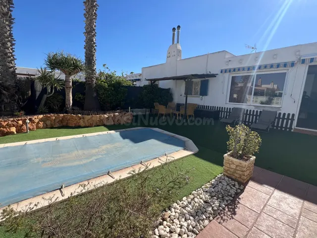 CHALET CON JARDIN Y PISCINA EN EL TOYO, ALMERIA