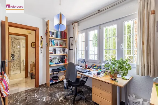 CASA PAREADA EN LA ZUBIA CON PISCINA, ZONA DE BARBACOA Y JARDÍN — 10