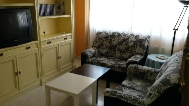 Apartamento con terraza y garaje — 7