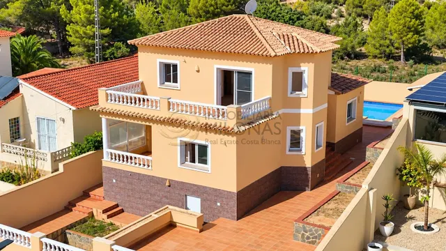 ✨ VILLA DE DISEÑO CONTEMPORÁNEO CON VISTAS AL MAR Y A LA MON
