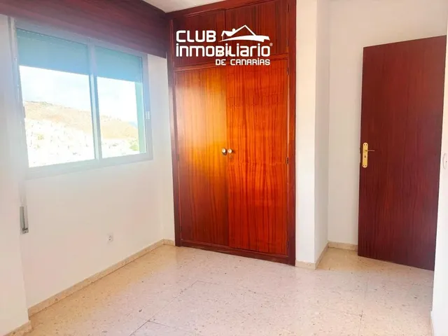 Amplio y luminoso piso de 3 habitaciones con balcón y vistas a santa cruz — 11