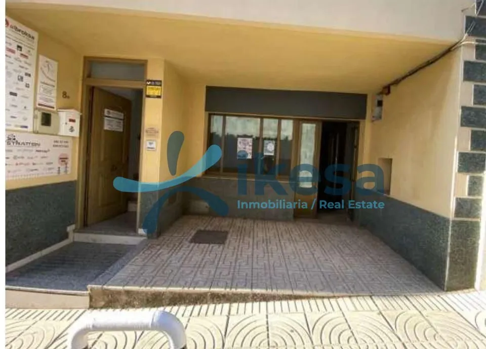 Venta de Local Comercial en La Zarza, Badajoz.