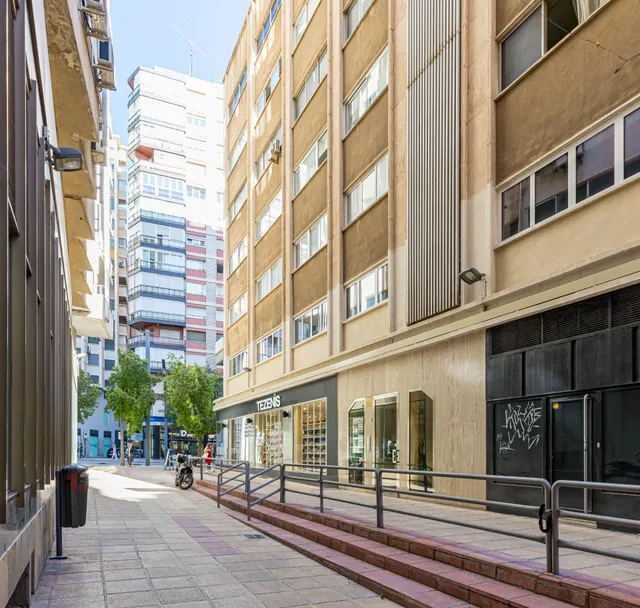 OFICINA DE 149 m2 EN PLENA GRAN VÍA – POSIBILIDAD DE TRANSFORMACIÓN EN VIVIENDA — 23